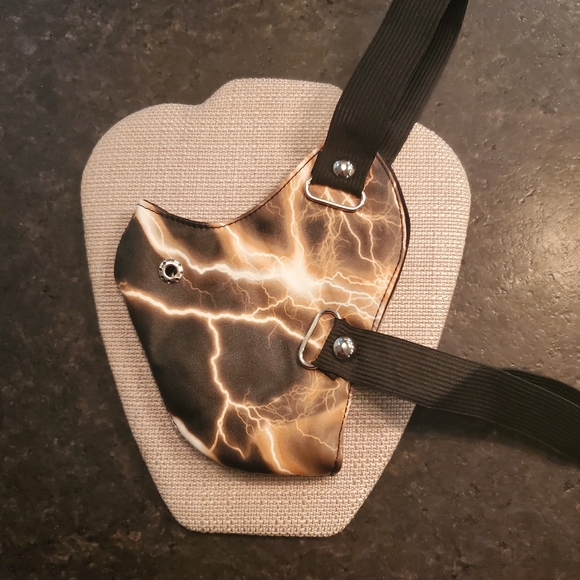 🐕 Lightening faux leather face mask - Picture 3 of 6